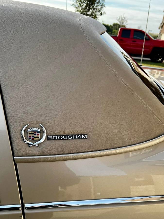 Cadillac-fleetwood-brougham-1996-14