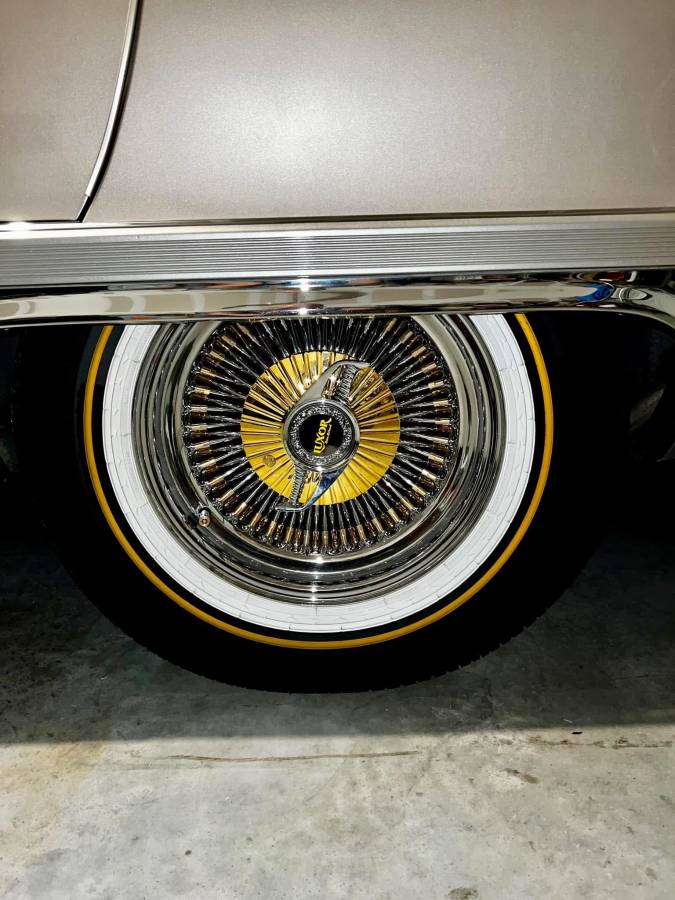 Cadillac-fleetwood-brougham-1996-18