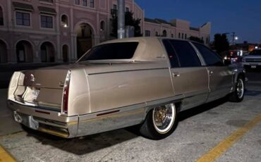 Cadillac-fleetwood-brougham-1996-19