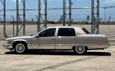 Cadillac-fleetwood-brougham-1996-20