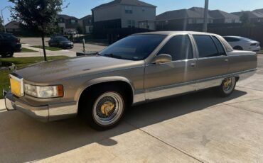 Cadillac-fleetwood-brougham-1996-3
