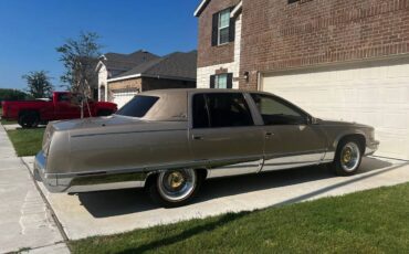 Cadillac-fleetwood-brougham-1996-4