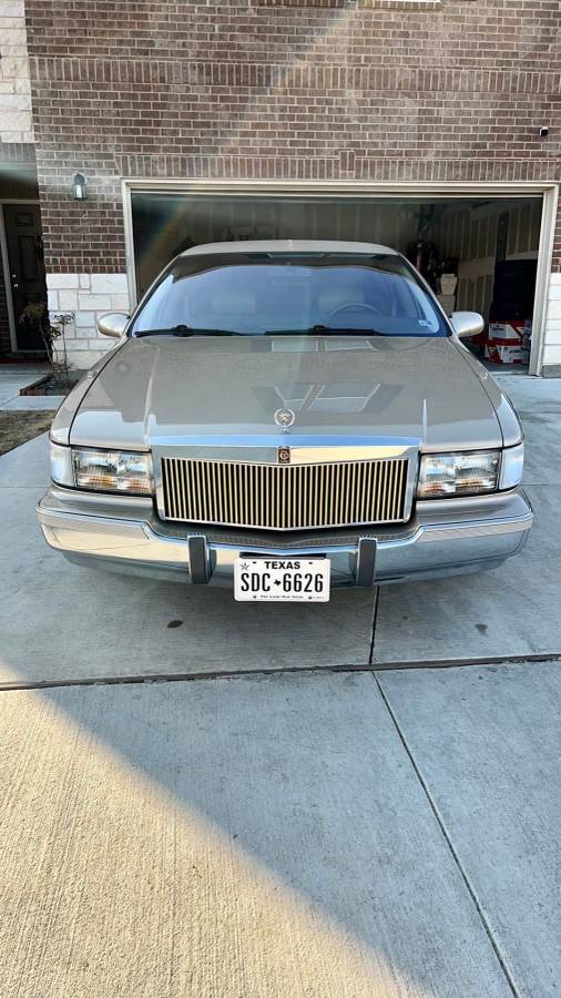 Cadillac-fleetwood-brougham-1996-5