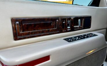Cadillac-fleetwood-brougham-1996-6