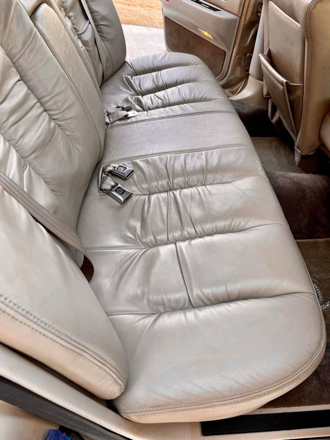 Cadillac-fleetwood-brougham-1996-9
