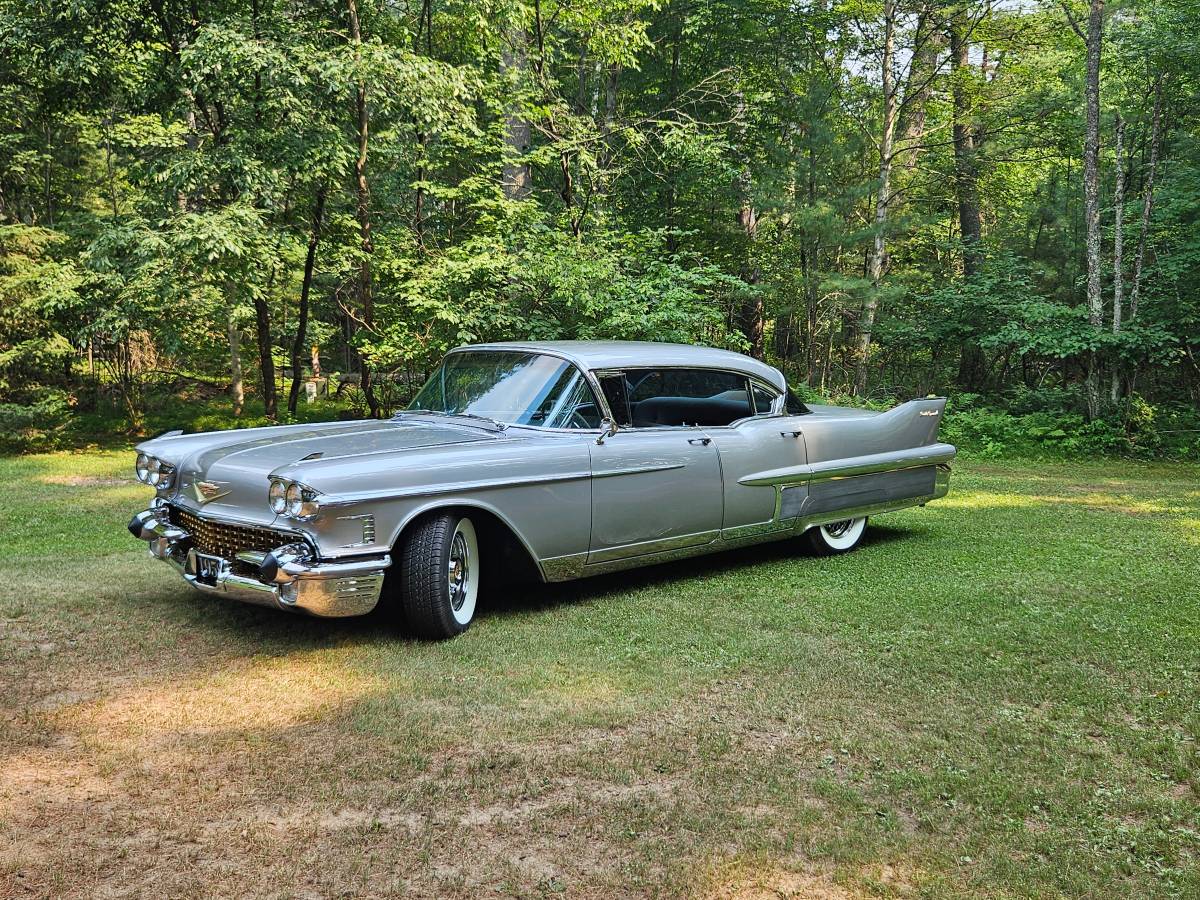 Cadillac-fleetwood-sixty-special-1958-silver-1