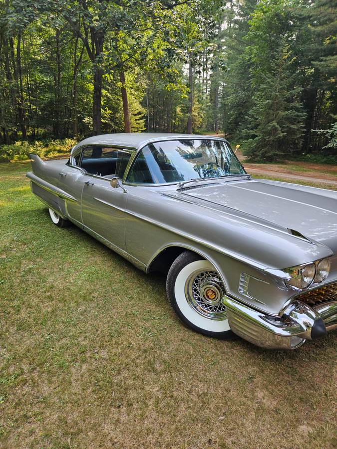 Cadillac-fleetwood-sixty-special-1958-silver-10