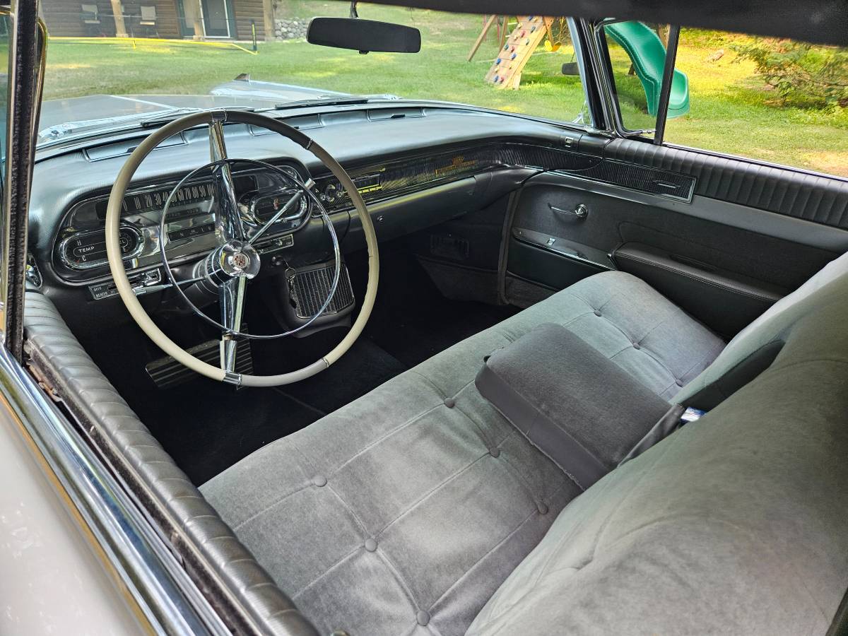 Cadillac-fleetwood-sixty-special-1958-silver-11