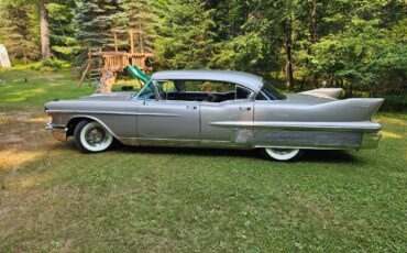 Cadillac-fleetwood-sixty-special-1958-silver-12