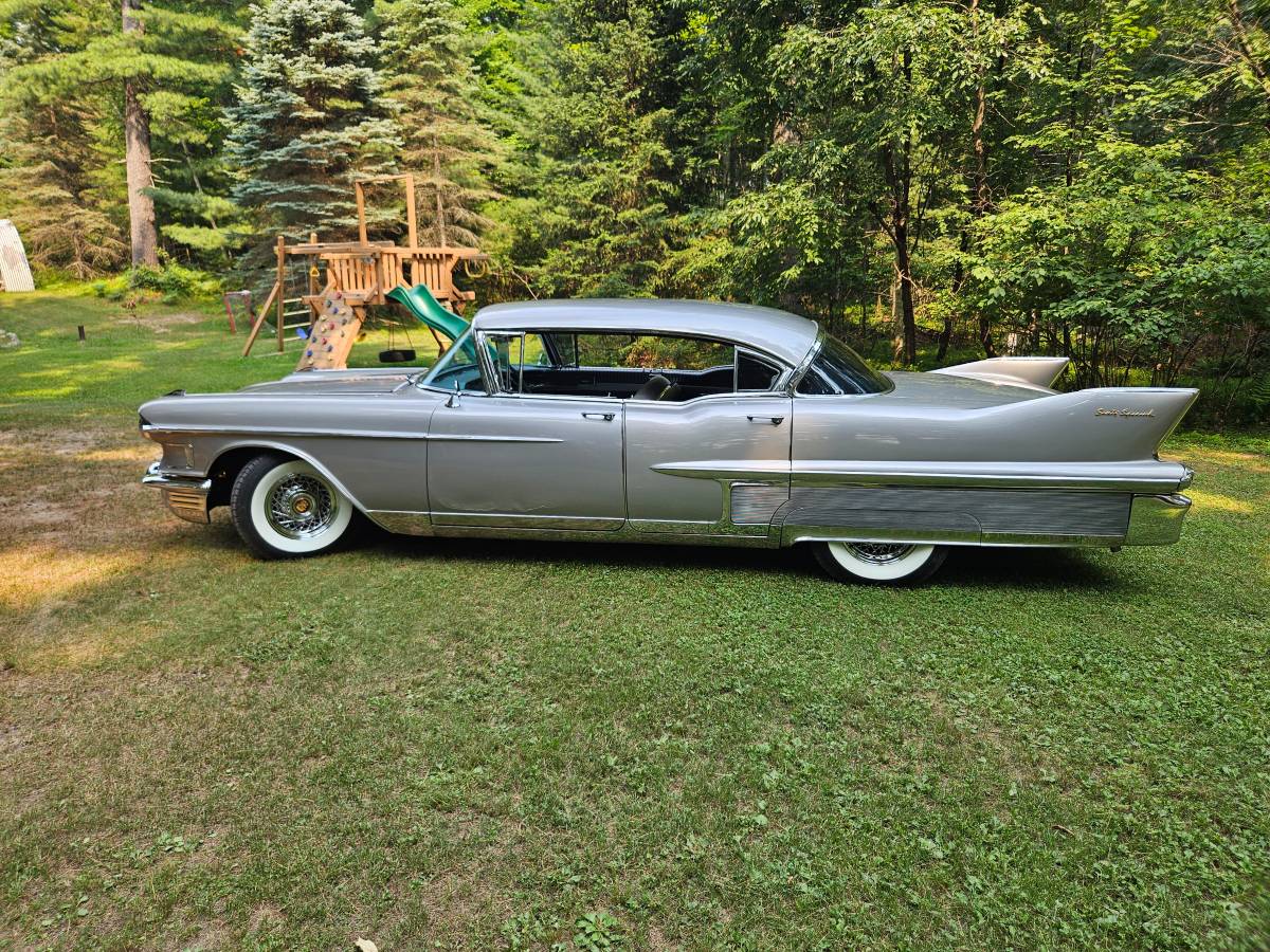 Cadillac-fleetwood-sixty-special-1958-silver-12