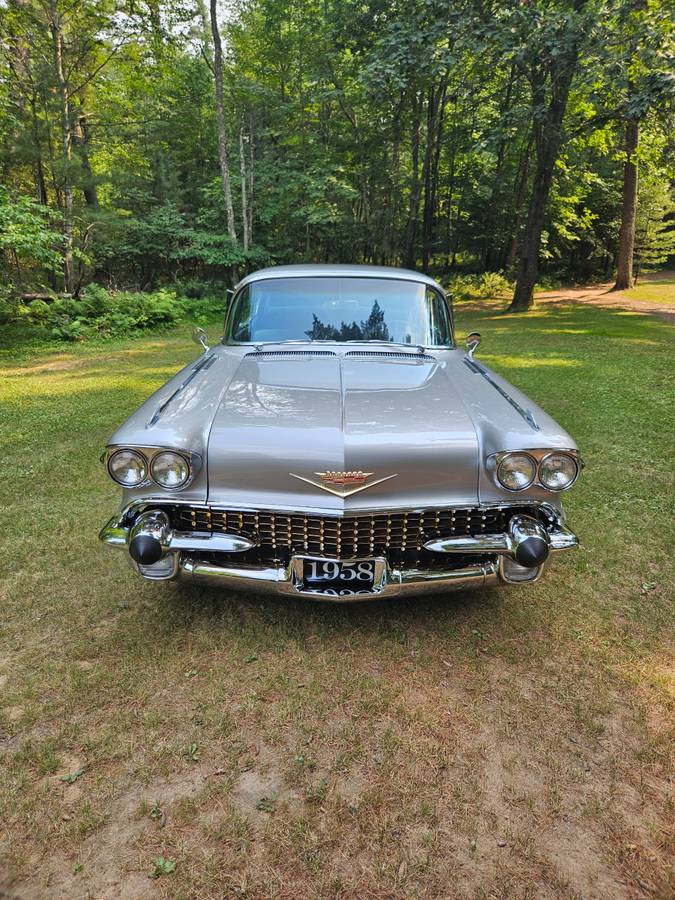 Cadillac-fleetwood-sixty-special-1958-silver-17
