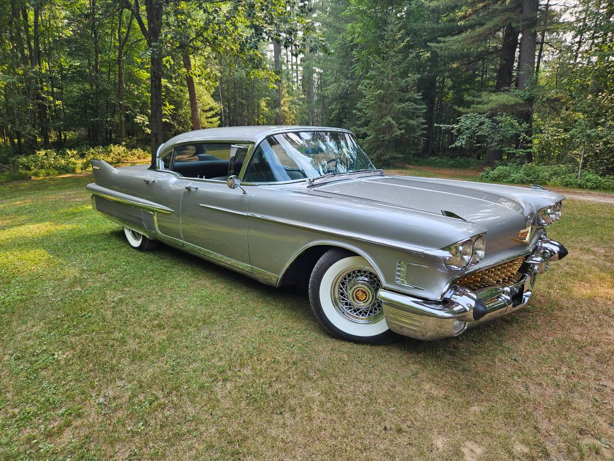 Cadillac-fleetwood-sixty-special-1958-silver-18