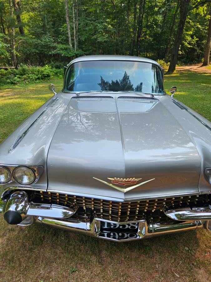 Cadillac-fleetwood-sixty-special-1958-silver-2