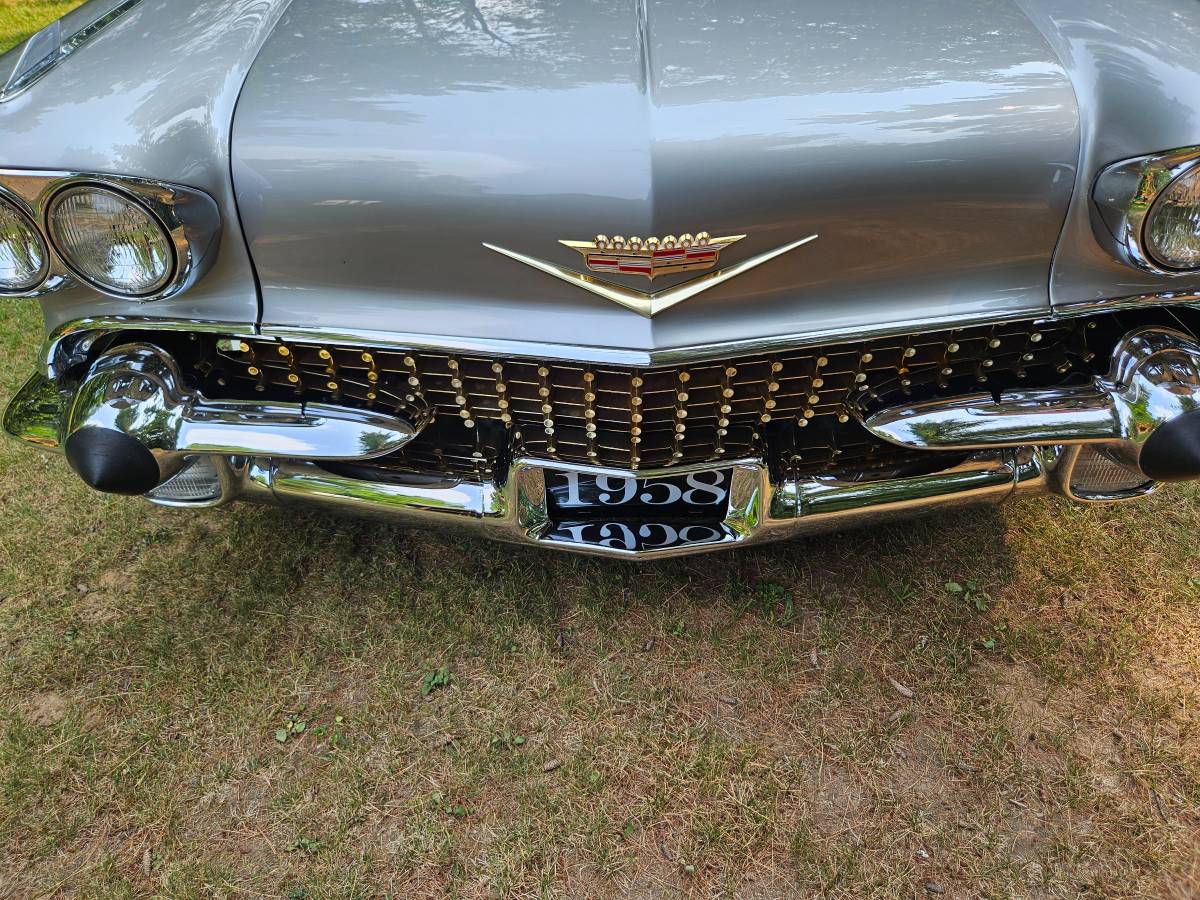 Cadillac-fleetwood-sixty-special-1958-silver-3