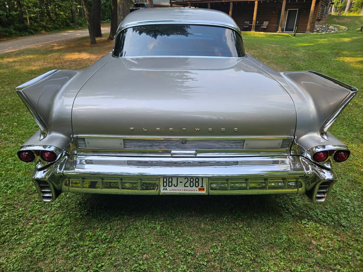 Cadillac-fleetwood-sixty-special-1958-silver-4