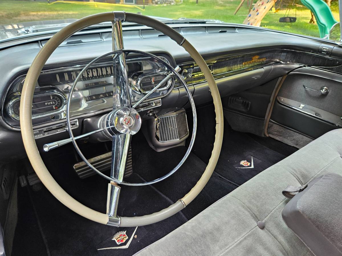 Cadillac-fleetwood-sixty-special-1958-silver-9