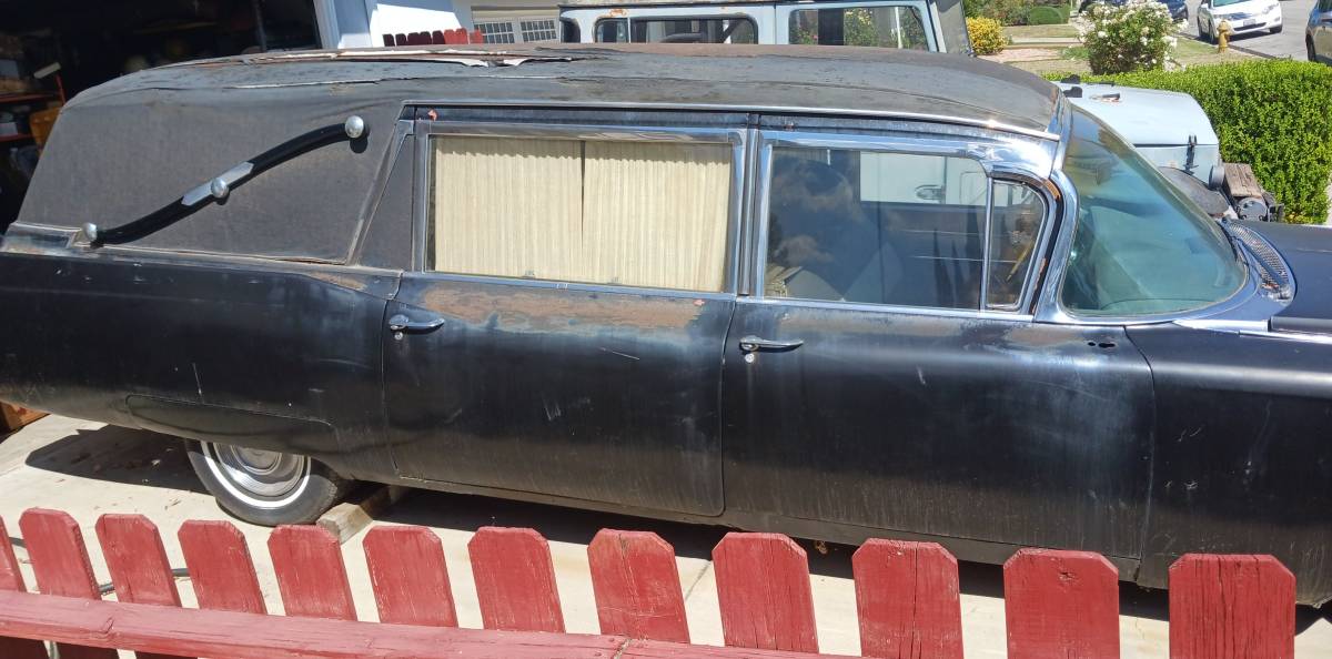 Cadillac-hearse-1964-black-3