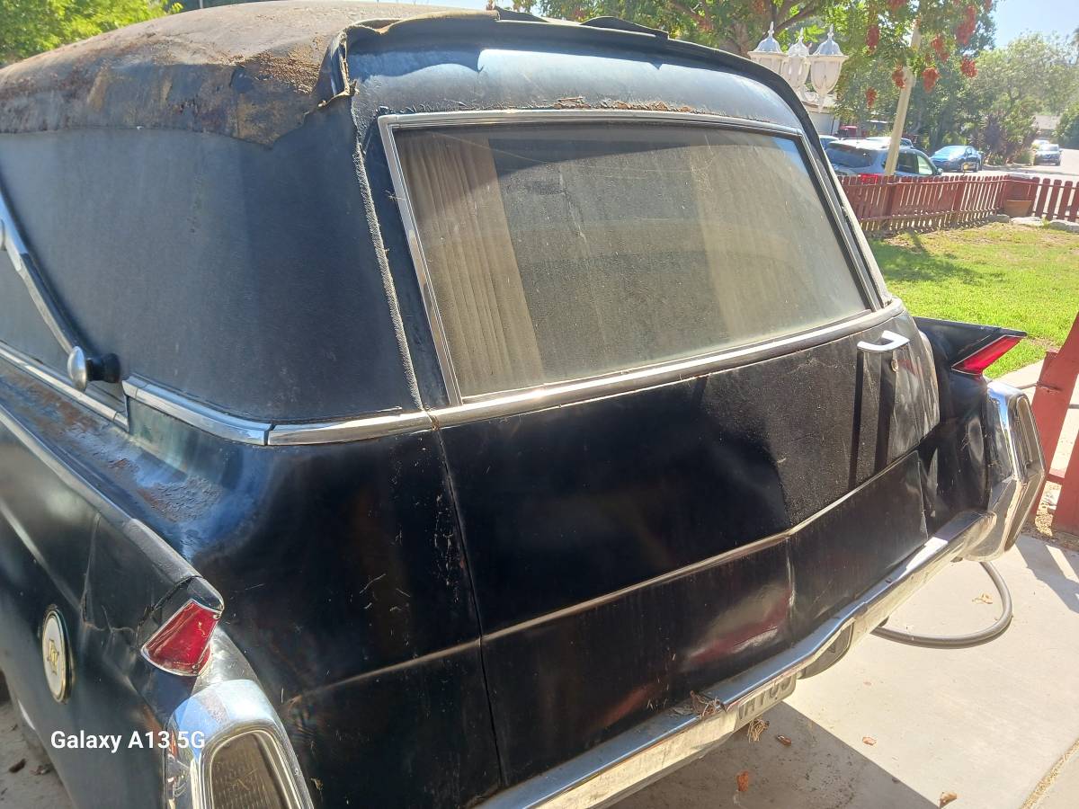 Cadillac-hearse-1964-black-5