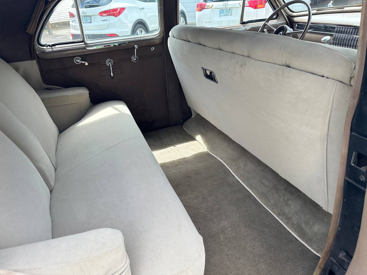 Cadillac-lasalle-1940-white-13