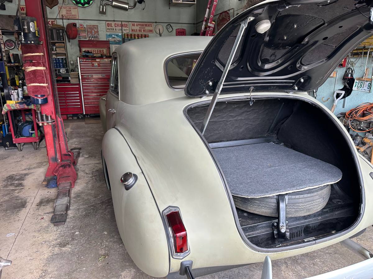 Cadillac-lasalle-1940-white-17