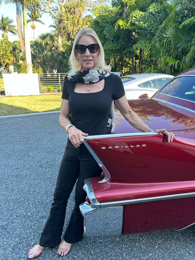 Cadillac-limousine-1958-red-11