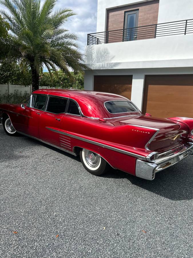 Cadillac-limousine-1958-red-2