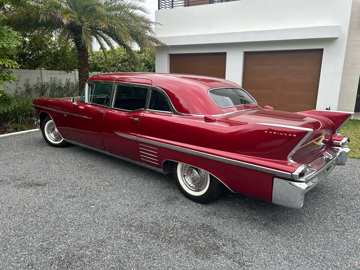 Cadillac-limousine-1958-red-4