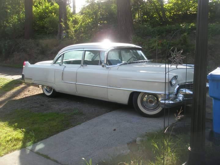 Cadillac-sedan-1955-1