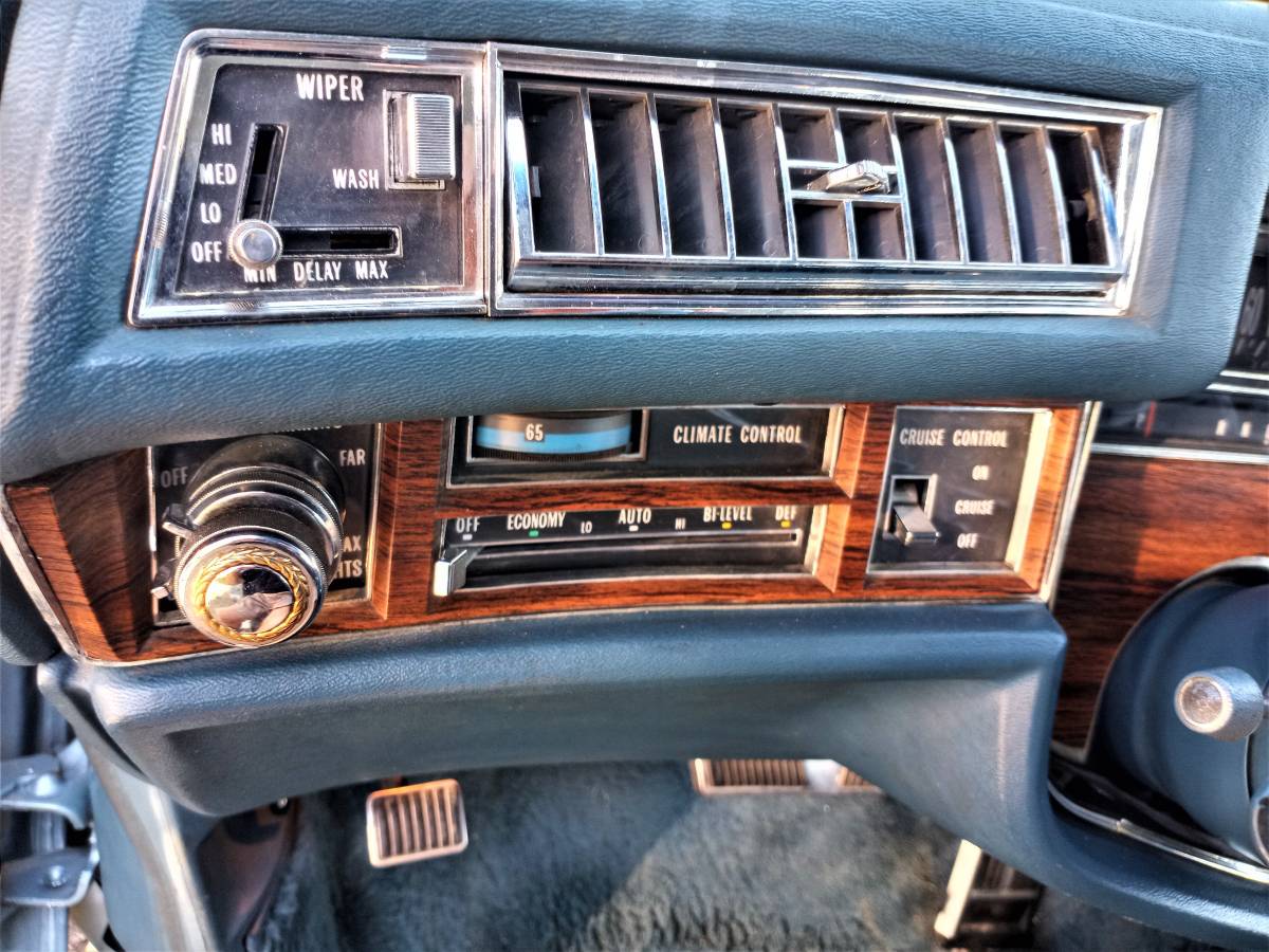 Cadillac-sedan-de-ville-delegance-1976-blue-10