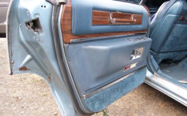 Cadillac-sedan-de-ville-delegance-1976-blue-16