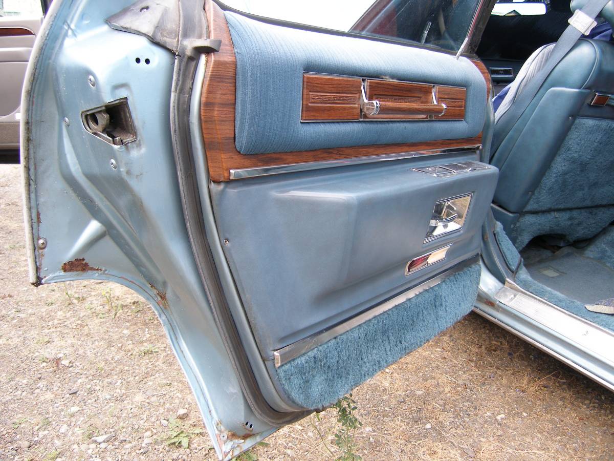 Cadillac-sedan-de-ville-delegance-1976-blue-16