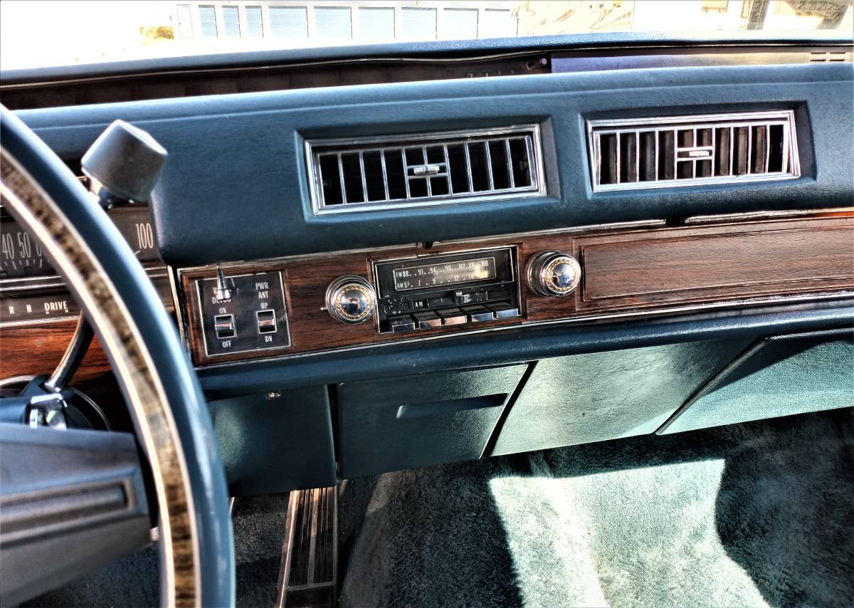 Cadillac-sedan-de-ville-delegance-1976-blue-3