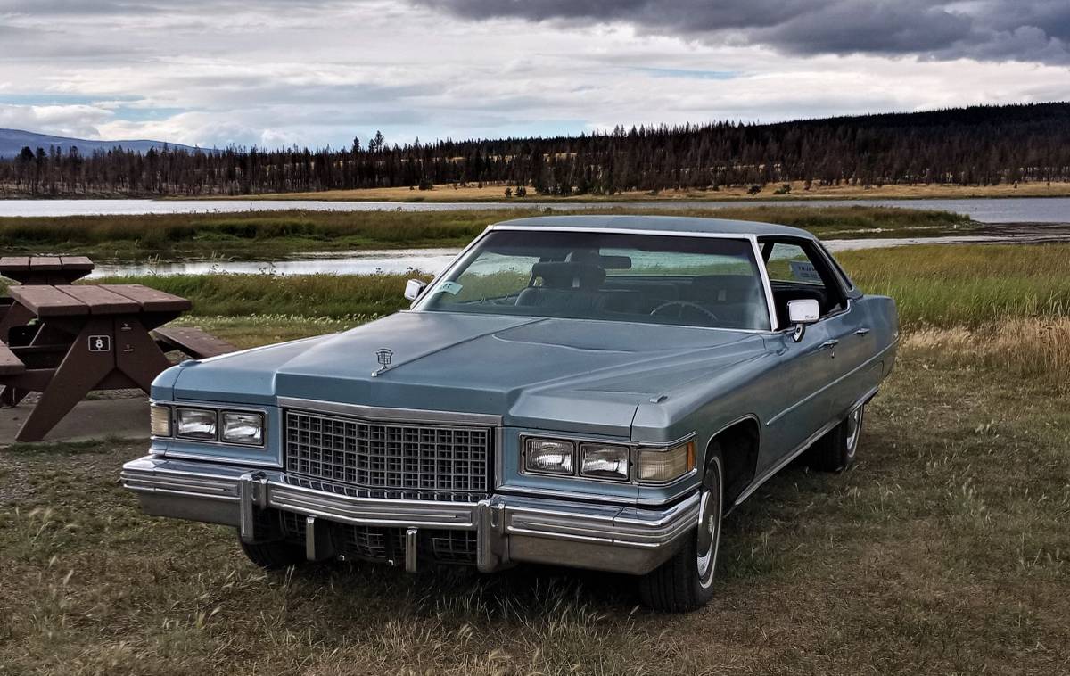 Cadillac-sedan-de-ville-delegance-1976-blue