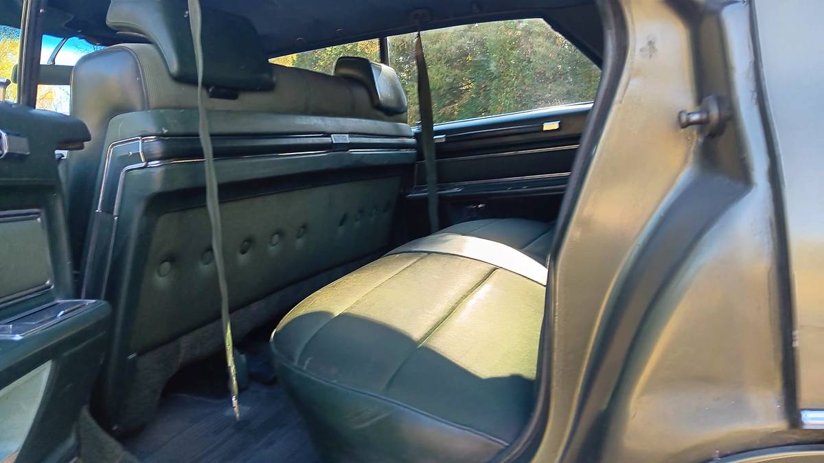 Cadillac-sedan-deville-1970-green-6