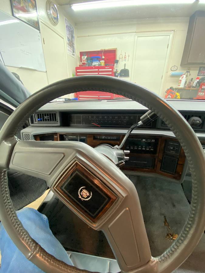 Cadillac-sedan-deville-1986-grey-1