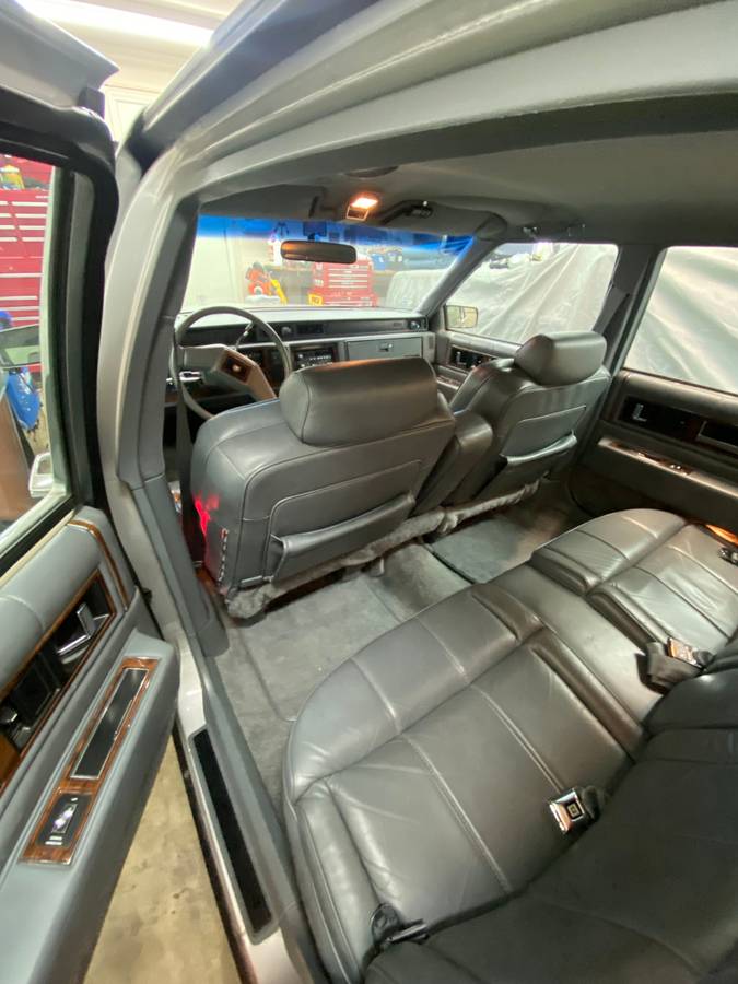Cadillac-sedan-deville-1986-grey-2