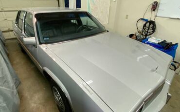 Cadillac-sedan-deville-1986-grey-5
