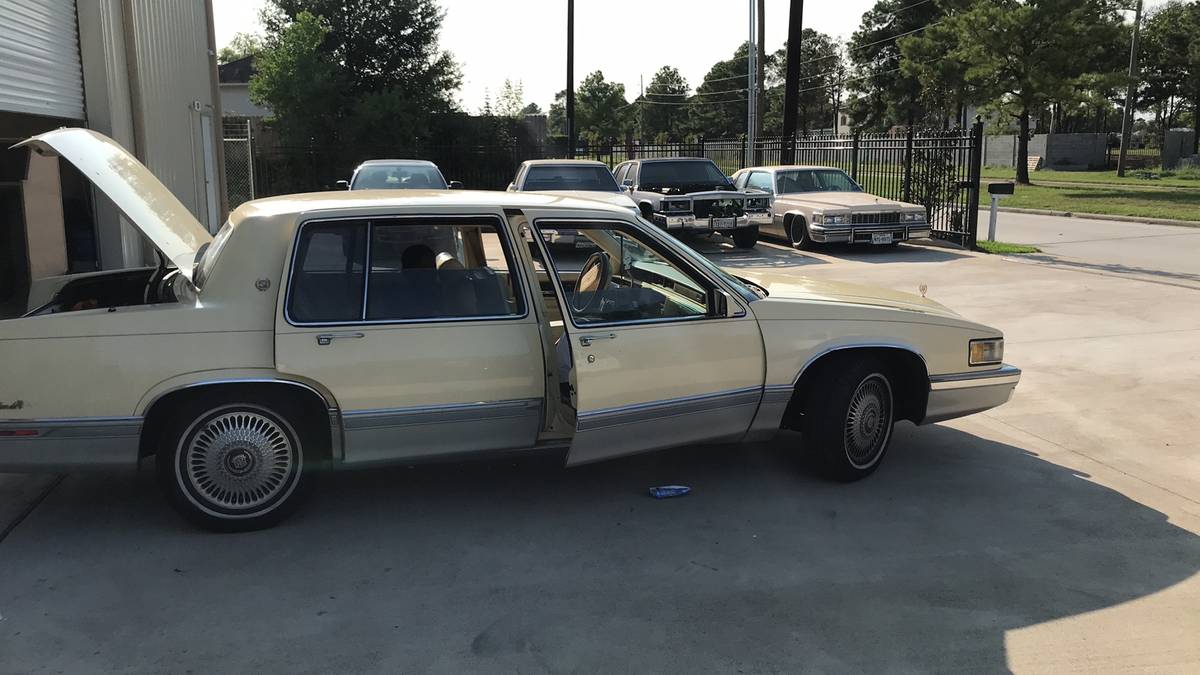 Cadillac-sedan-deville-1991-yellow-11