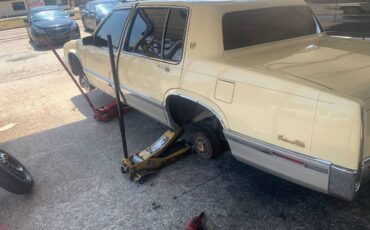 Cadillac-sedan-deville-1991-yellow-4