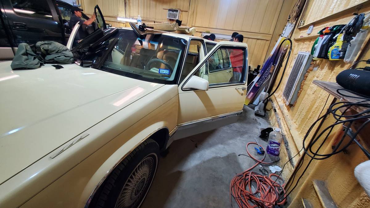 Cadillac-sedan-deville-1991-yellow-7