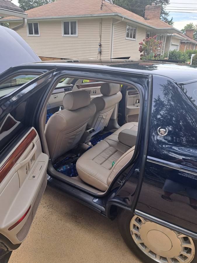Cadillac-sedan-deville-1996-5