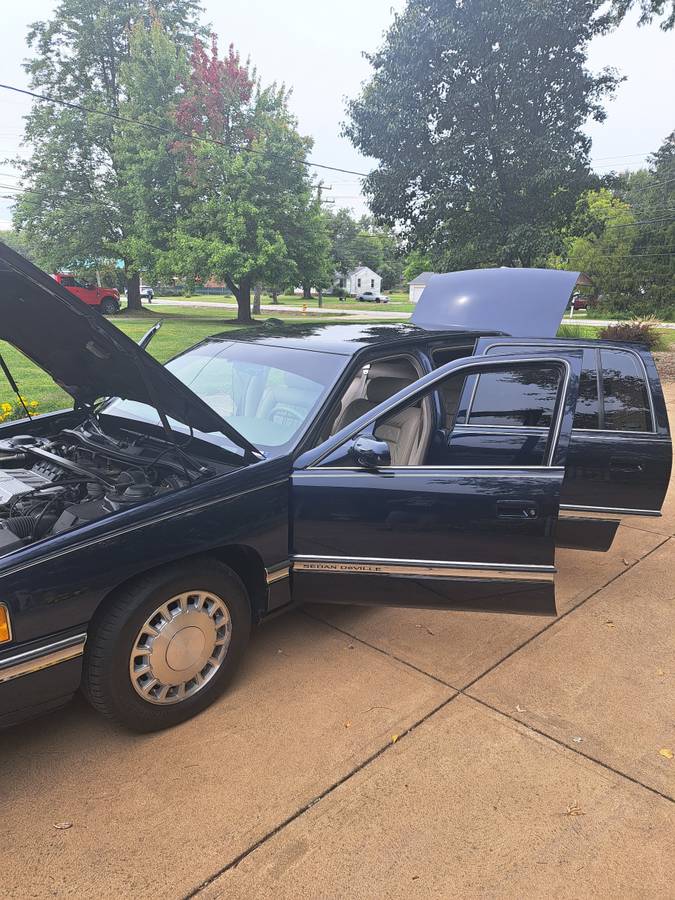 Cadillac-sedan-deville-1996