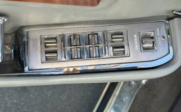 Cadillac-series-sixty-60-fleetwood-1966-black-10
