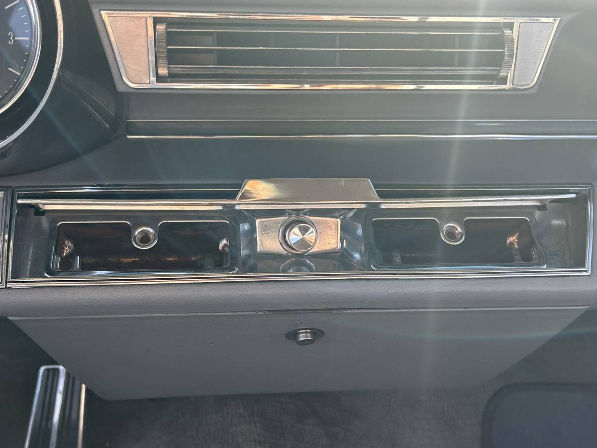 Cadillac-series-sixty-60-fleetwood-1966-black-11