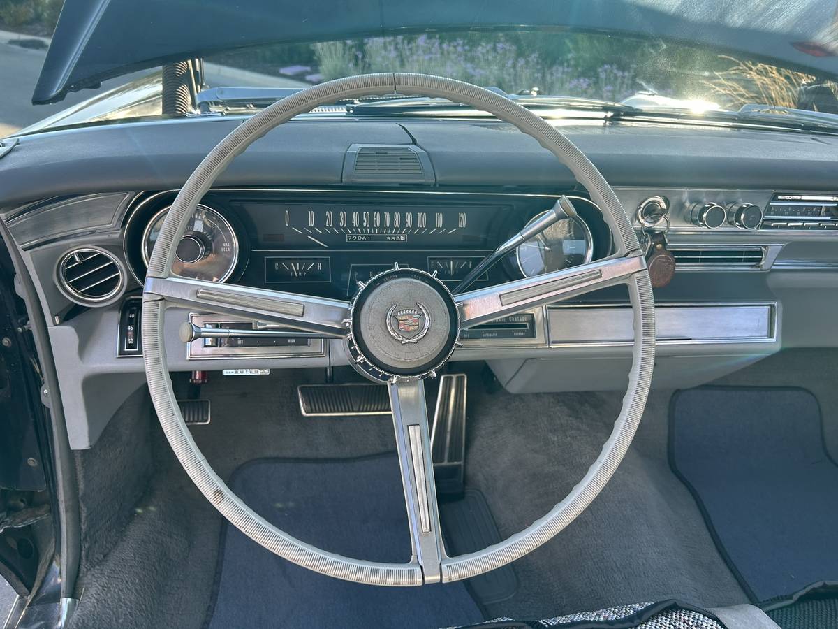 Cadillac-series-sixty-60-fleetwood-1966-black-14