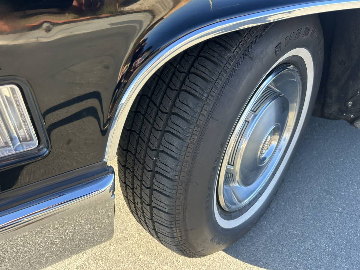 Cadillac-series-sixty-60-fleetwood-1966-black-23