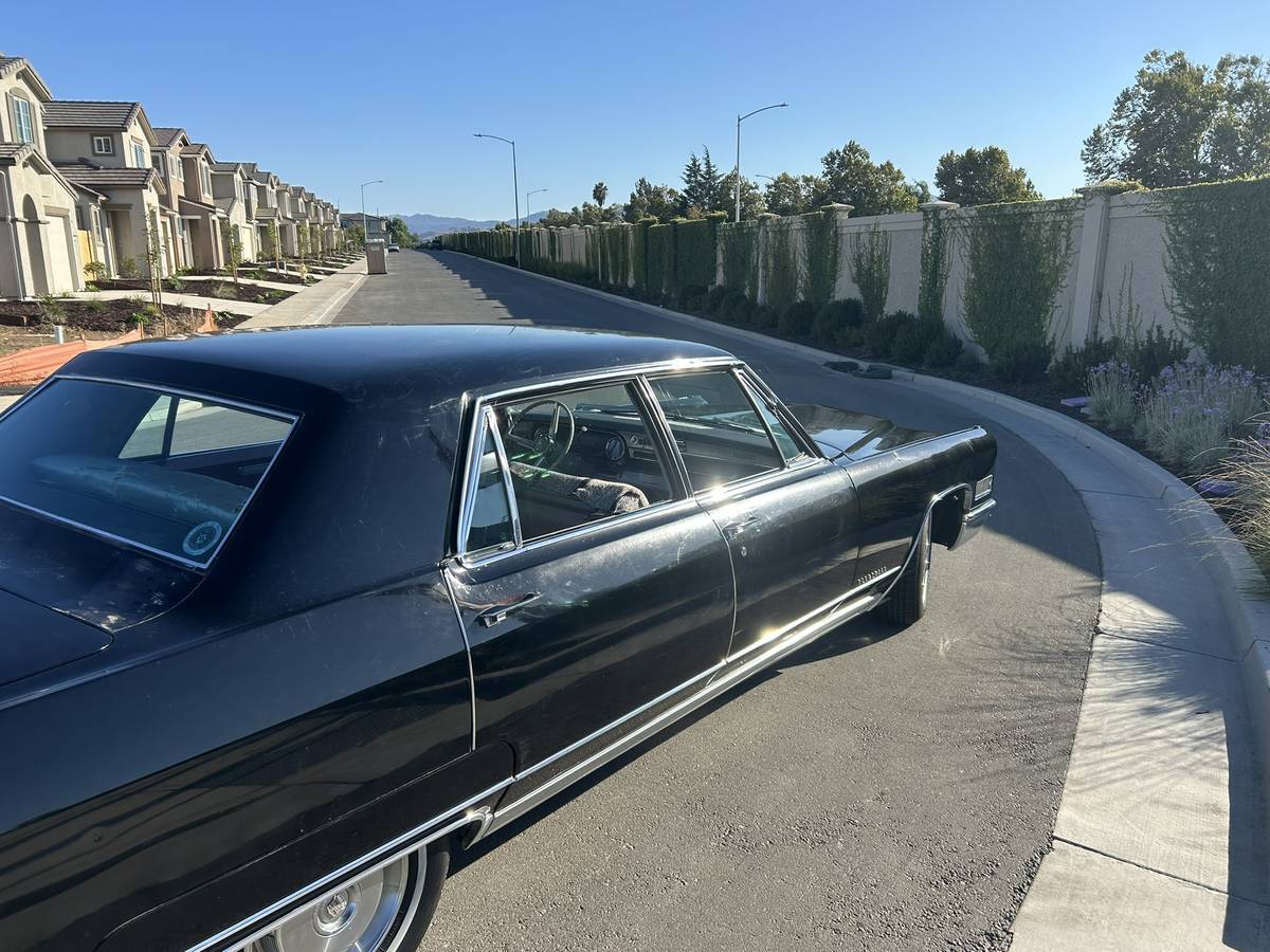 Cadillac-series-sixty-60-fleetwood-1966-black-3