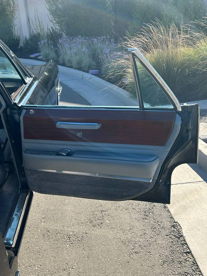 Cadillac-series-sixty-60-fleetwood-1966-black-5
