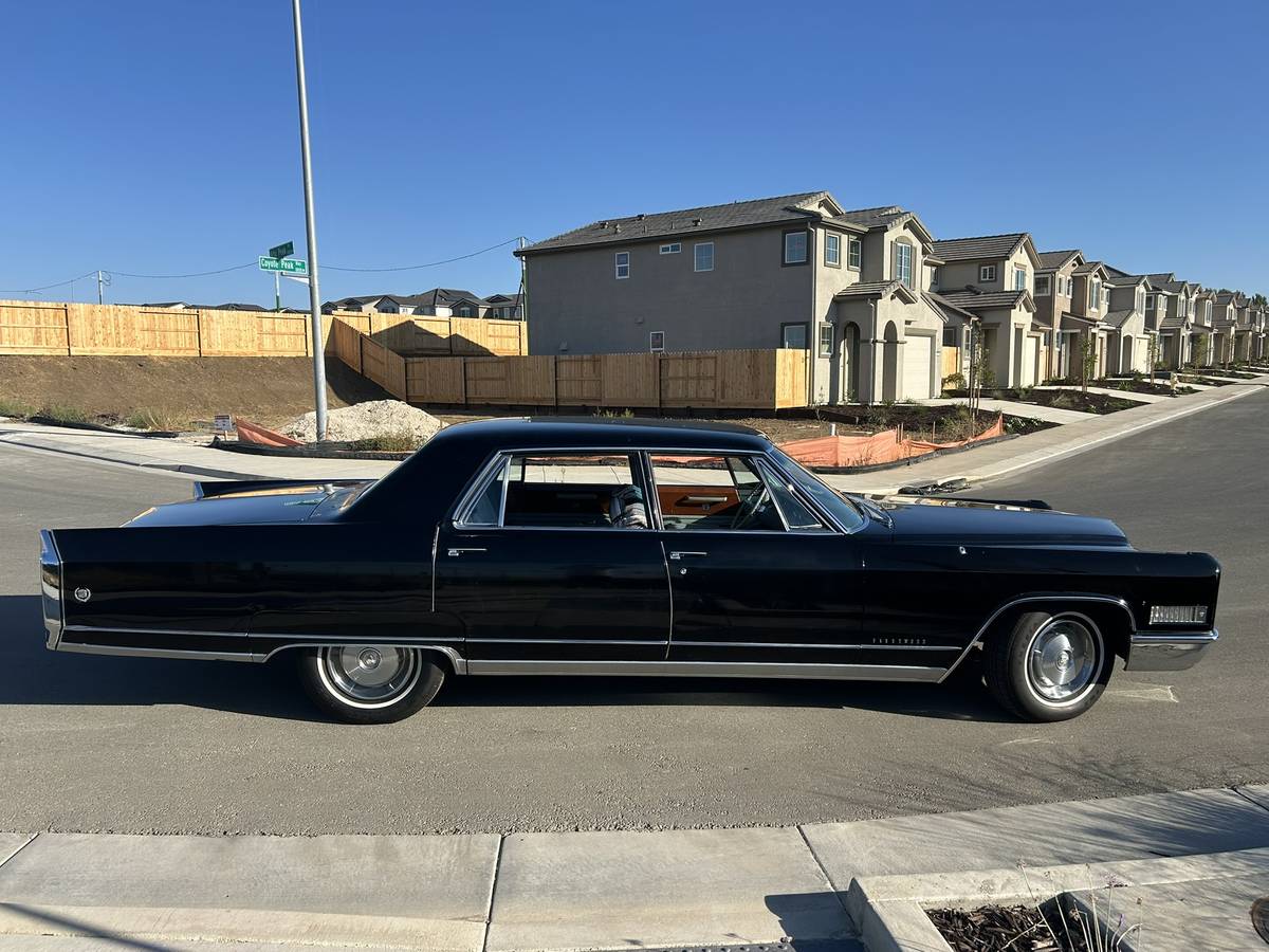 Cadillac-series-sixty-60-fleetwood-1966-black
