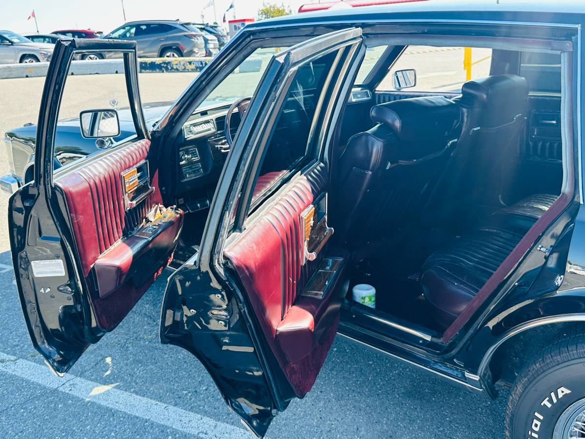 Cadillac-seville-1977-black-4